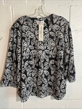Alfred Dunner Black & White Floral-Pattern Long Sleeve Top